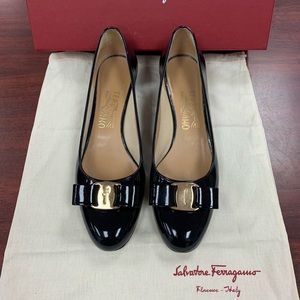 Beautiful Salvatore Ferragamo Vara 1 Black Sz 8 with Box and dust bag.